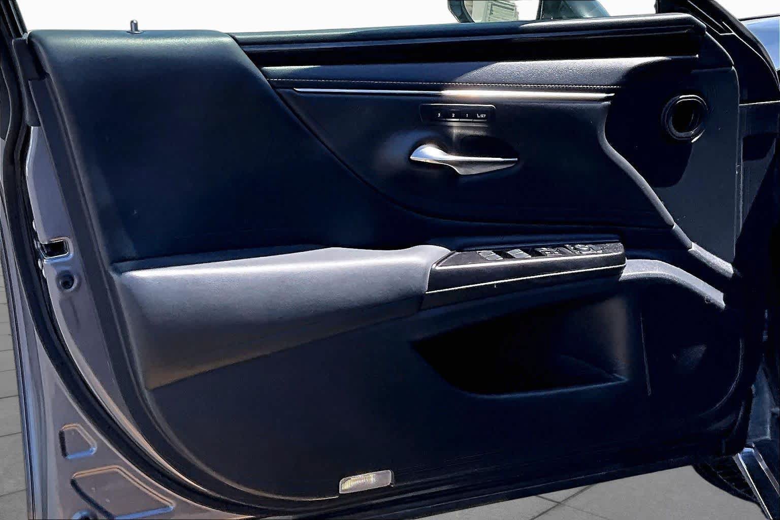 Used 2019 Lexus ES 300h w/ Premium Package FWD image 21