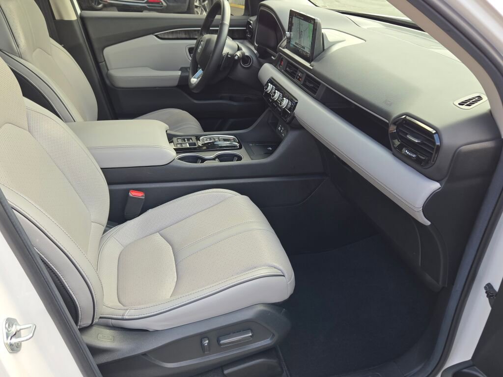 Used 2025 Honda Pilot Elite image 7