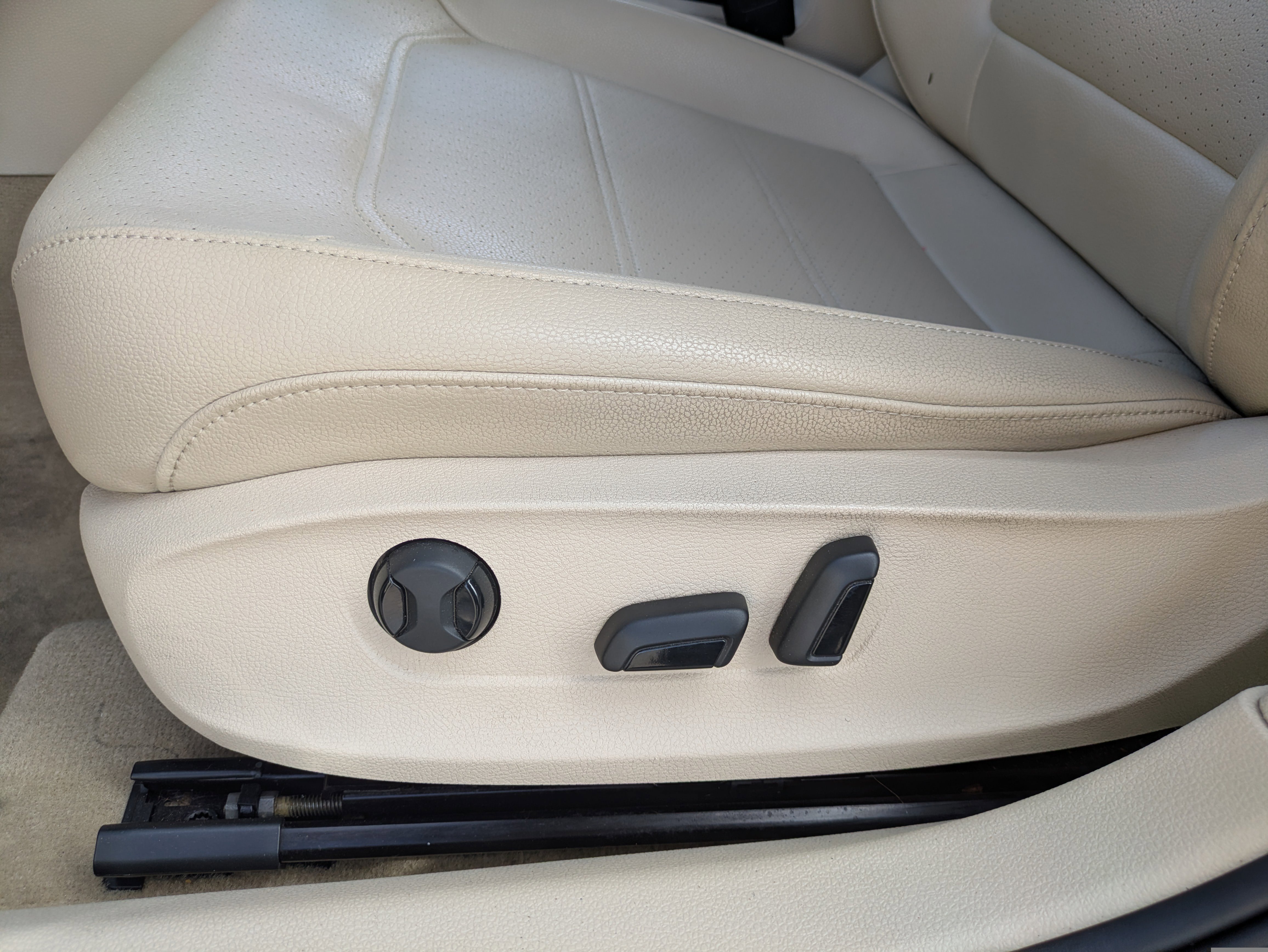 Used 2014 Volkswagen Passat TDI SE image 20