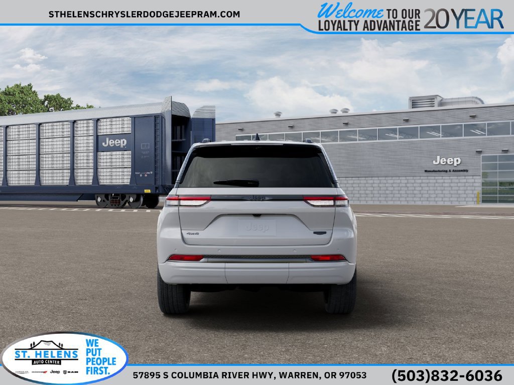 New 2026 Jeep Grand Cherokee Summit w/ Obsidian Package AWD/4WD image 9