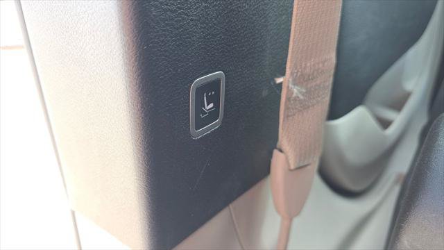 Certified 2024 Chrysler Pacifica Touring-L FWD image 29