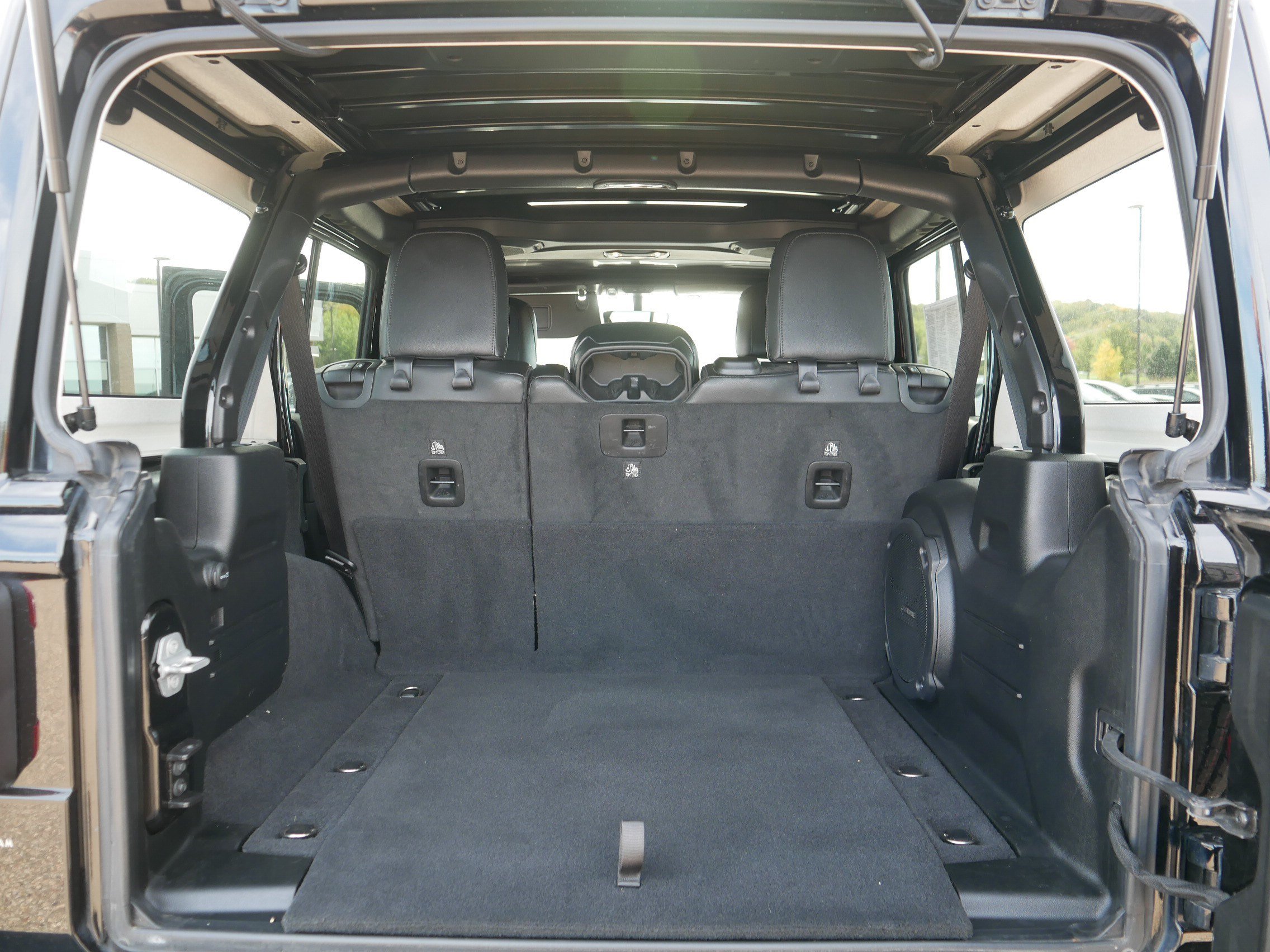 Used 2022 Jeep Wrangler Unlimited Sahara AWD/4WD image 18