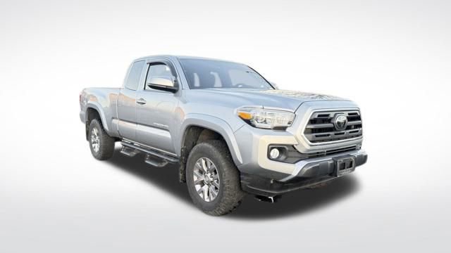 Used 2018 Toyota Tacoma SR5 image 2