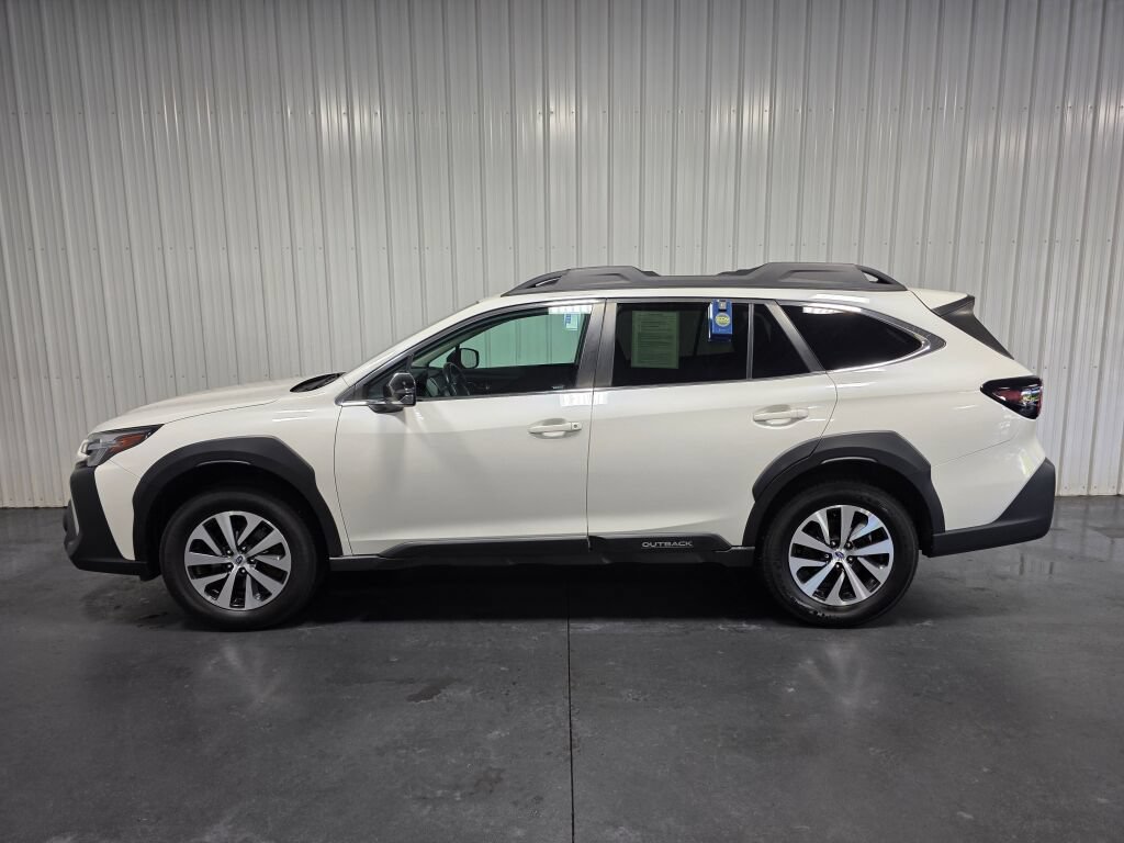 Used 2023 Subaru Outback Premium AWD/4WD image 4
