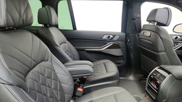 Used 2024 BMW X7 xDrive40i w/ M Sport Package image 25