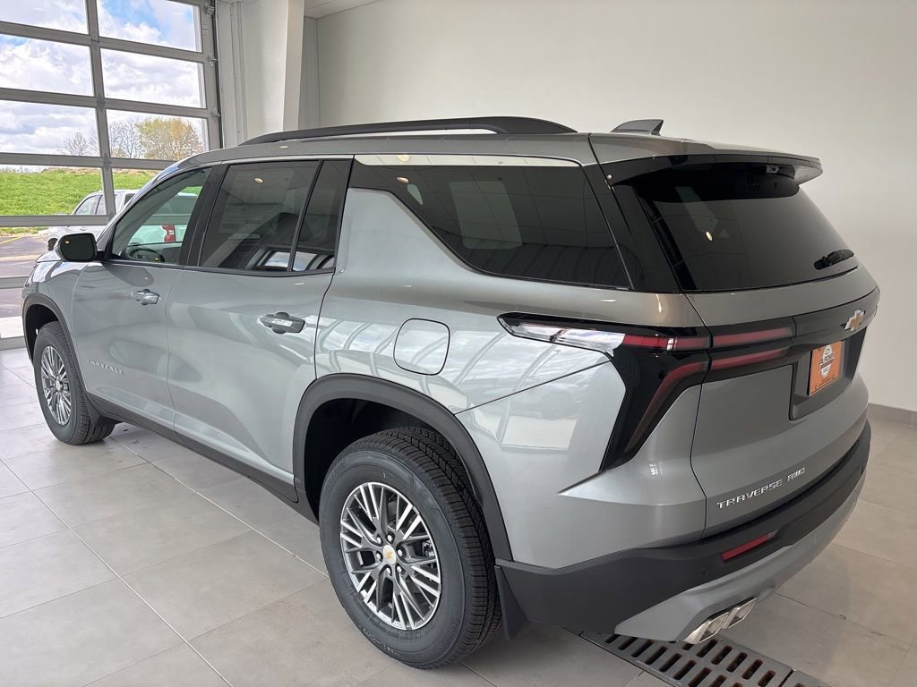 New 2026 Chevrolet Traverse LT w/ Driver Confidence Package AWD/4WD image 2