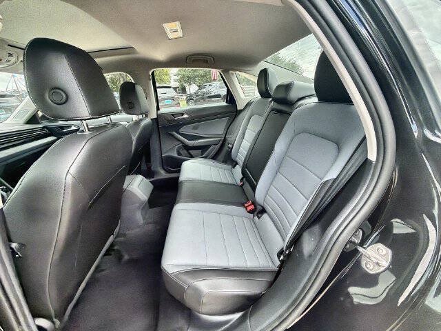 Used 2025 Volkswagen Jetta SE FWD image 23