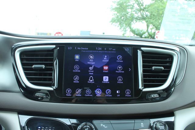 Used 2017 Chrysler Pacifica Touring-L w/ Tire & Wheel Group FWD image 20