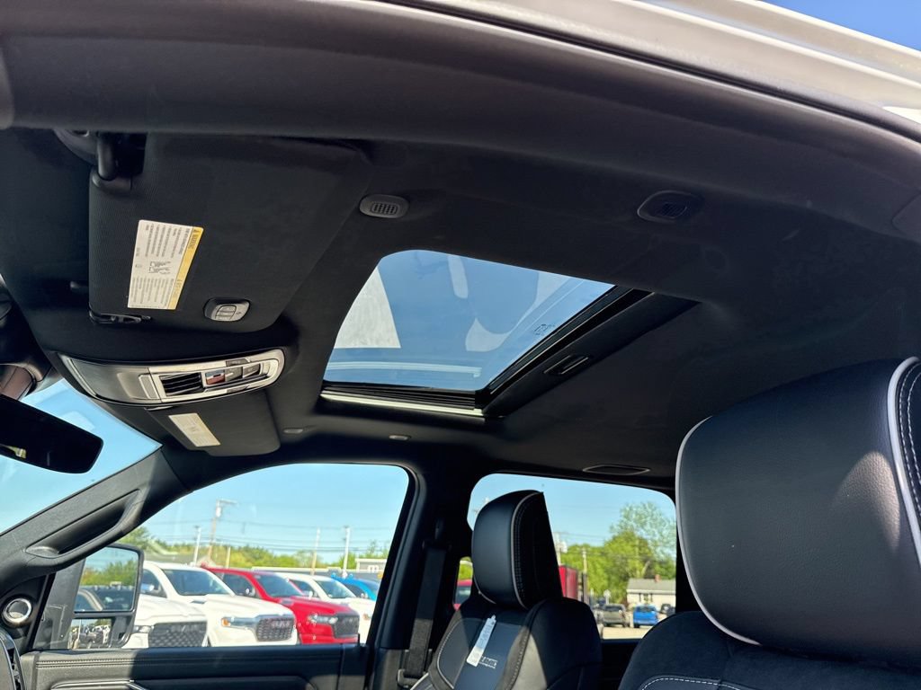 New 2026 RAM 2500 Laramie AWD/4WD image 16