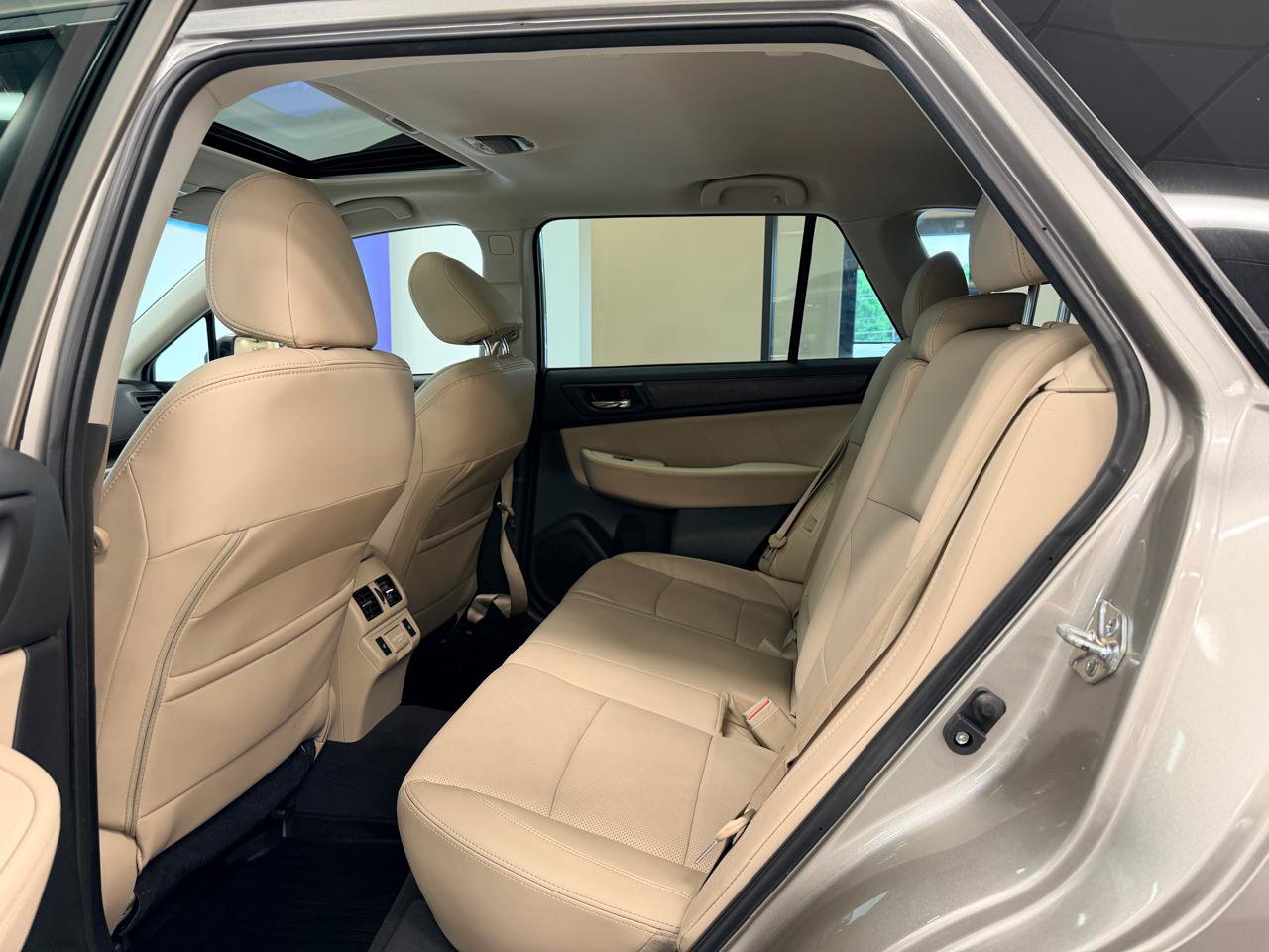Used 2018 Subaru Outback 2.5i Limited AWD/4WD image 23