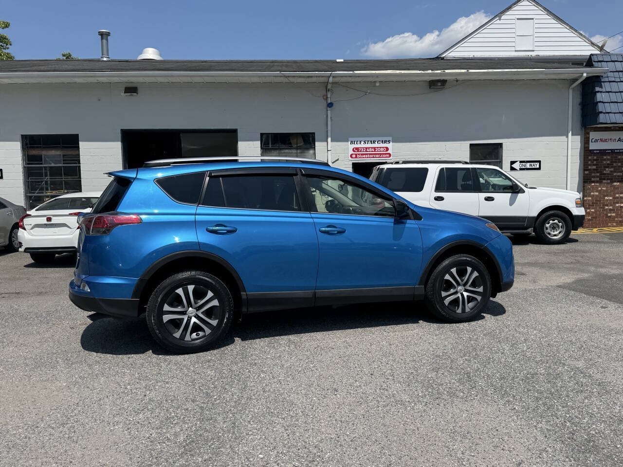 Used 2018 Toyota RAV4 LE AWD/4WD image 10