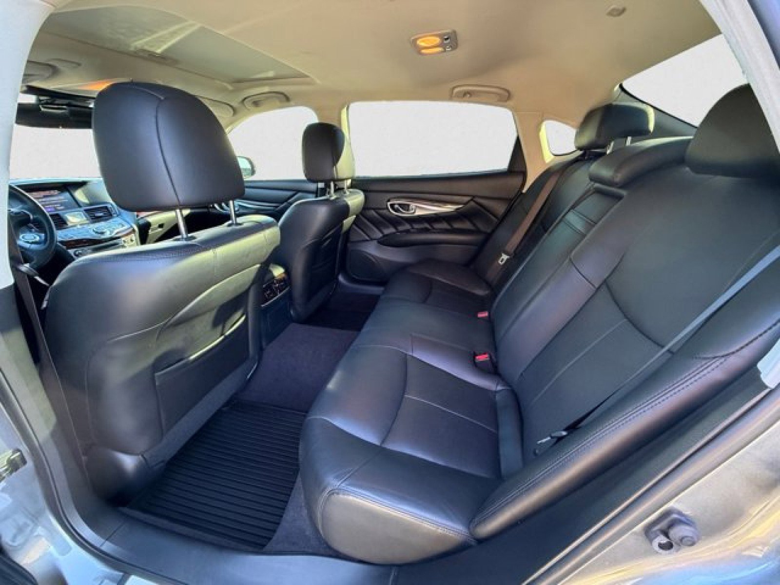 Used 2018 INFINITI Q70 L 3.7 image 18