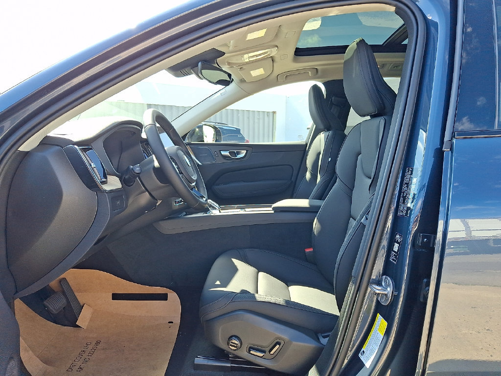 New 2027 Volvo XC60 B5 Plus AWD/4WD image 11