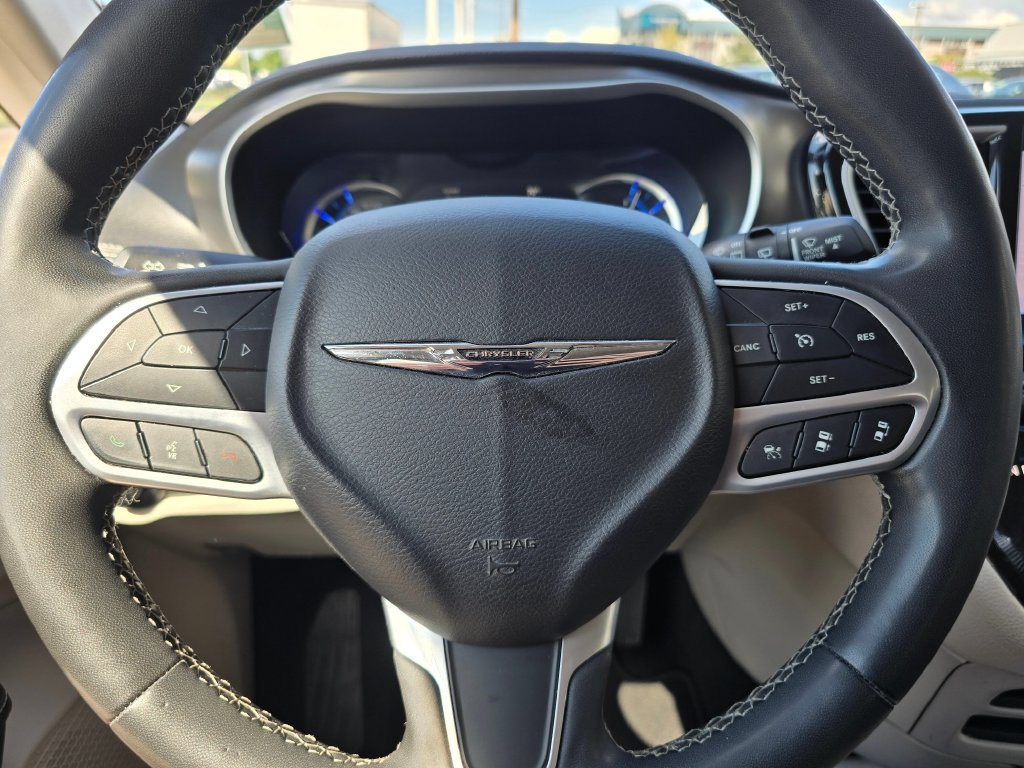 Used 2024 Chrysler Pacifica Limited FWD image 23