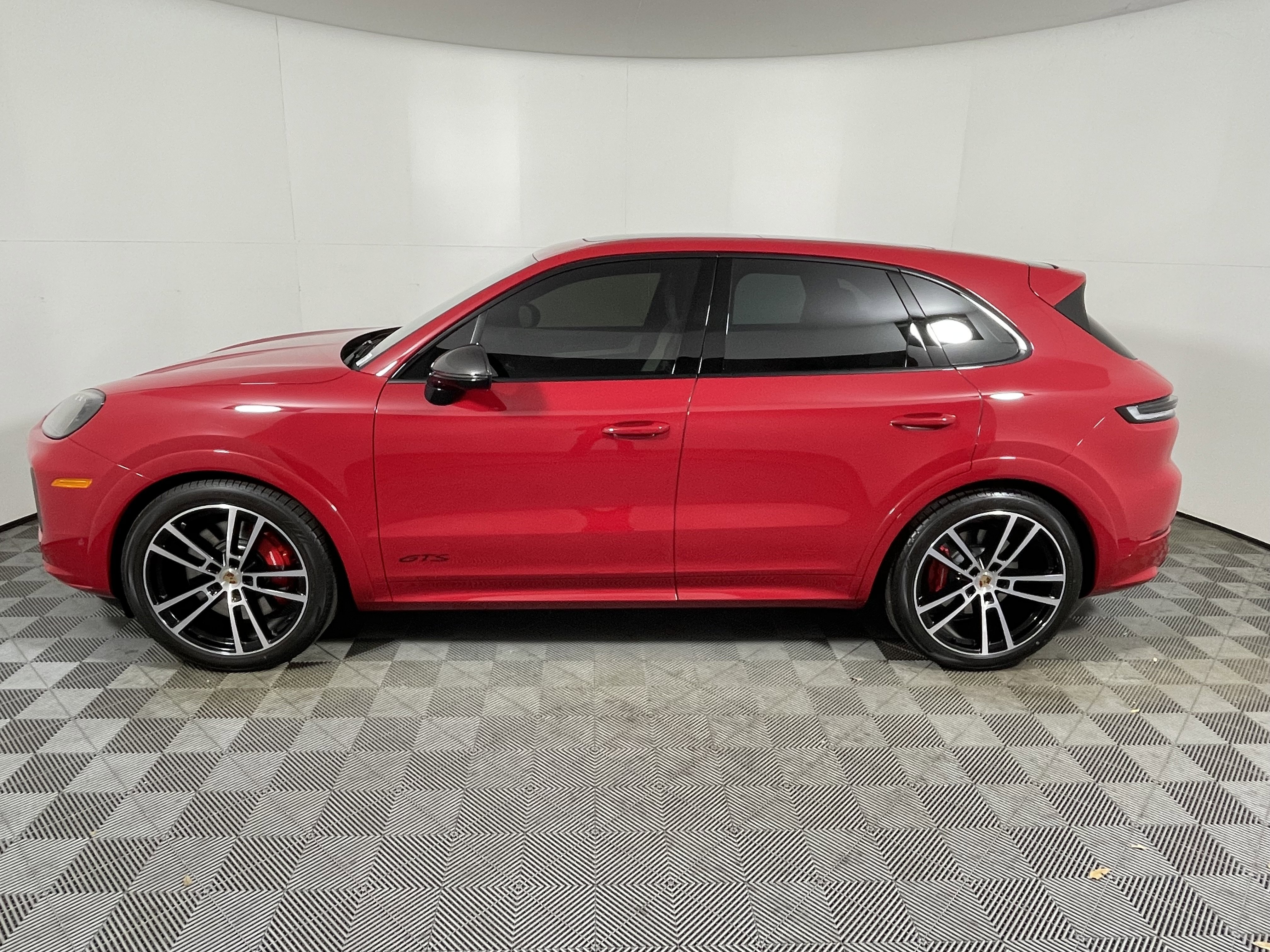 Used 2025 Porsche Cayenne GTS image 2