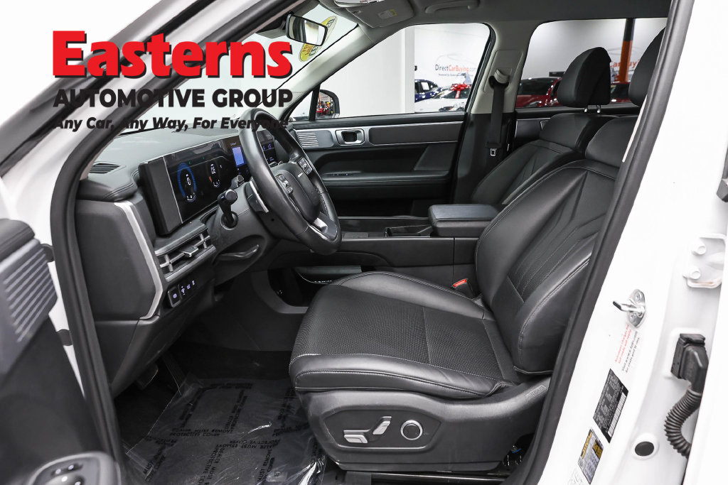 Used 2025 Hyundai Santa Fe SEL FWD image 15