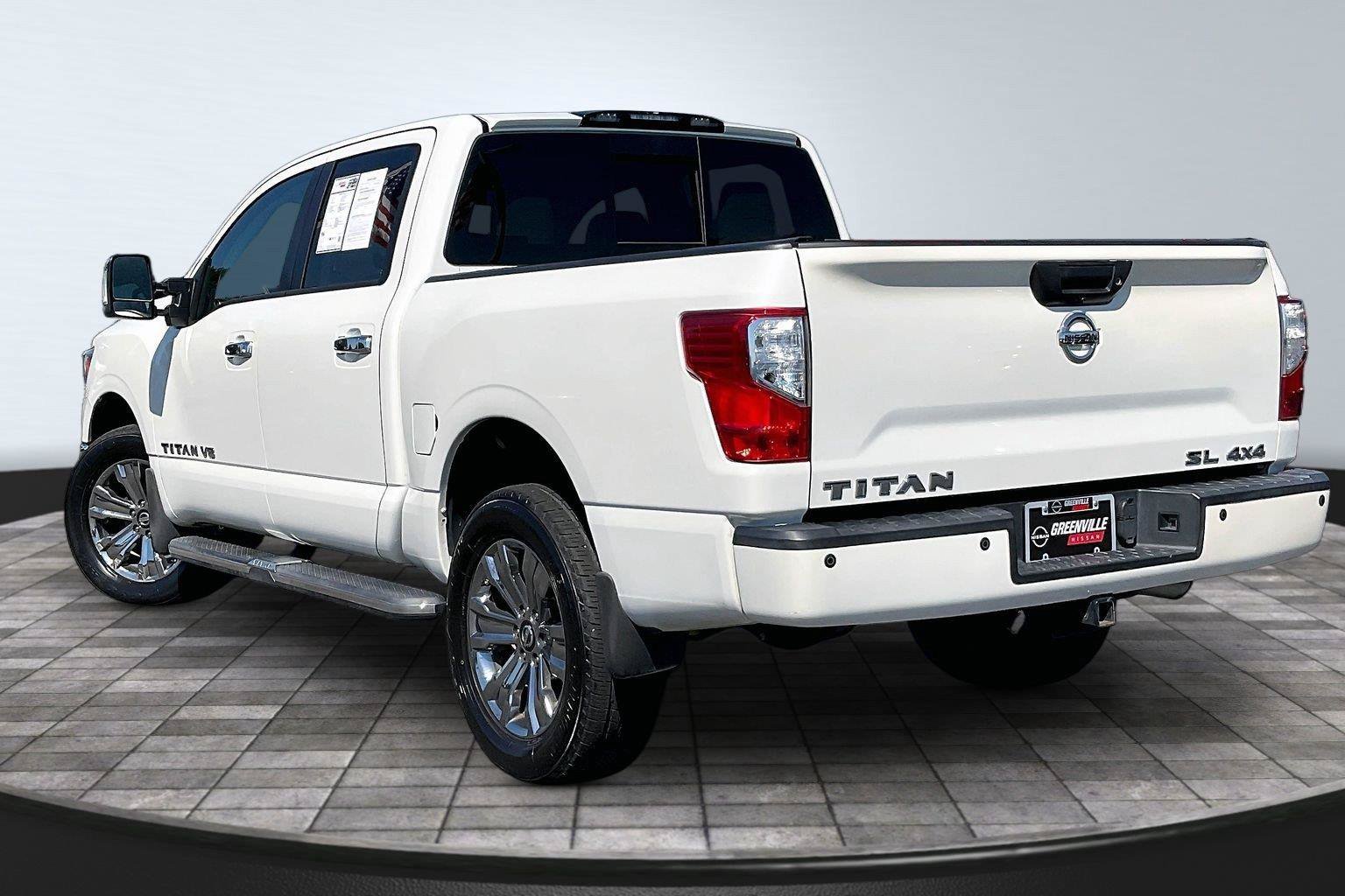 Used 2018 Nissan Titan SL w/ Chrome Package AWD/4WD image 3