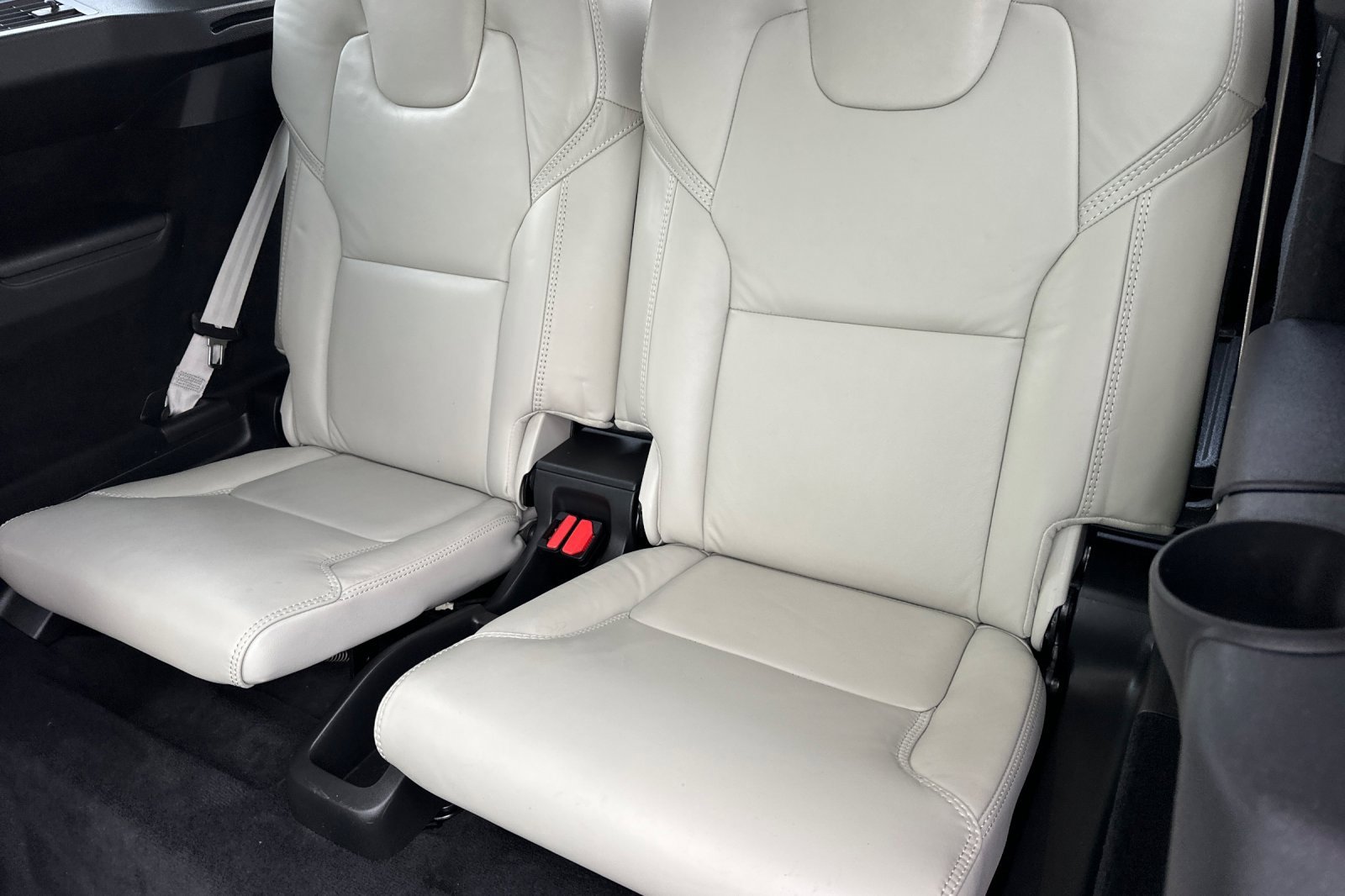 Used 2023 Volvo XC90 T8 Ultimate image 16