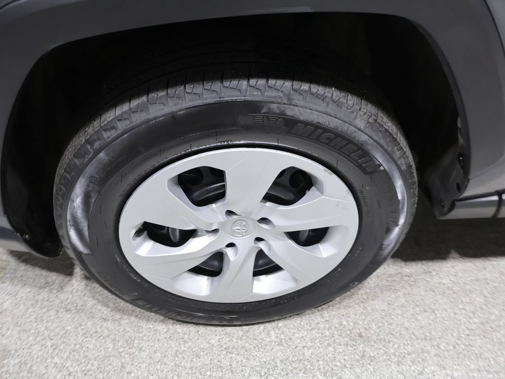 Used 2025 Toyota RAV4 LE AWD/4WD image 9