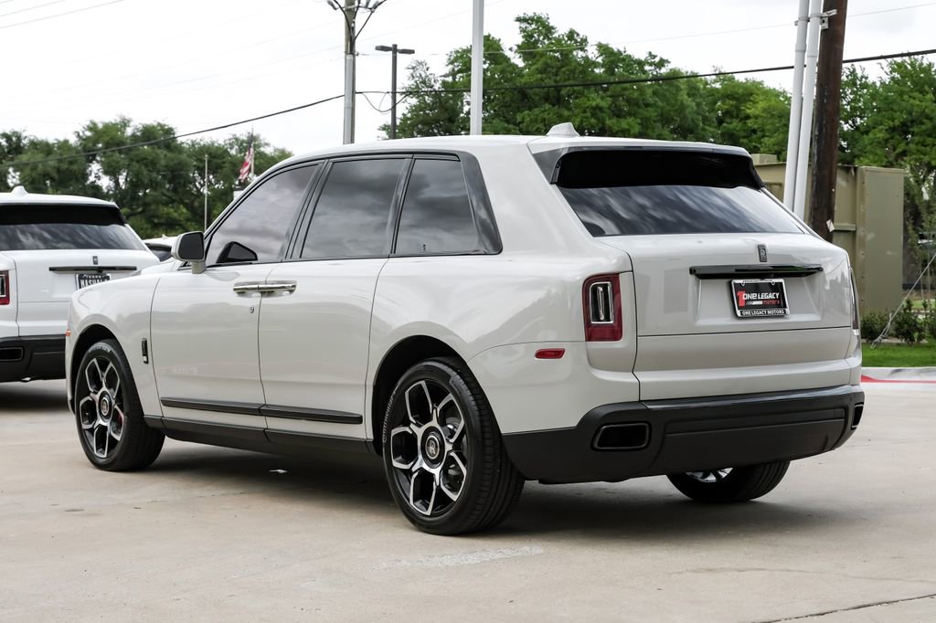 Used 2022 Rolls-Royce Cullinan Black Badge image 10