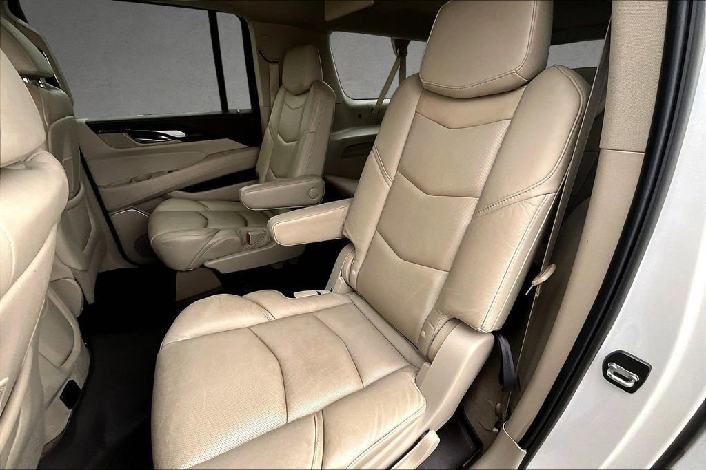 Used 2017 Cadillac Escalade ESV Luxury image 27