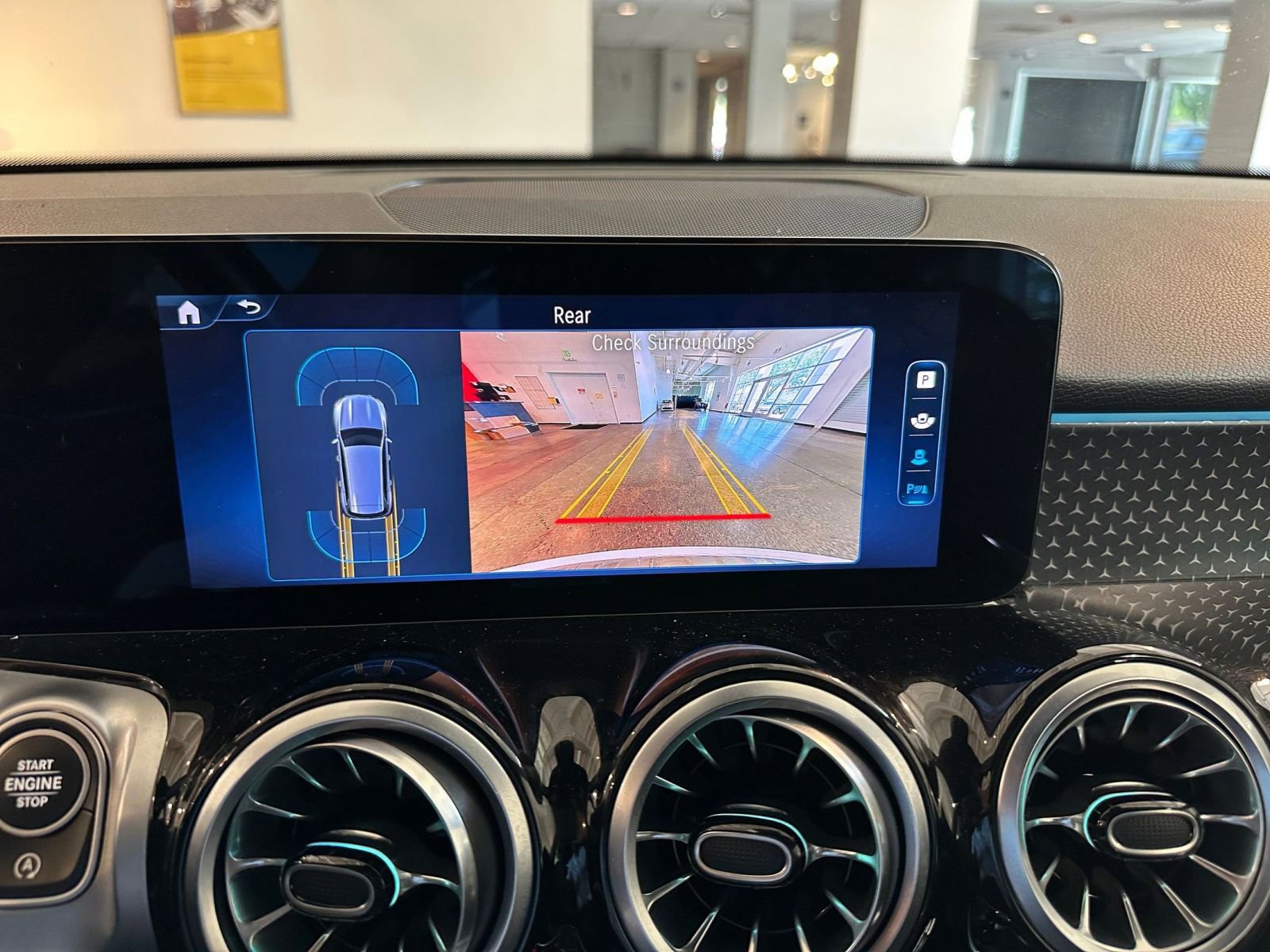 Used 2025 Mercedes-Benz GLB 250 image 27