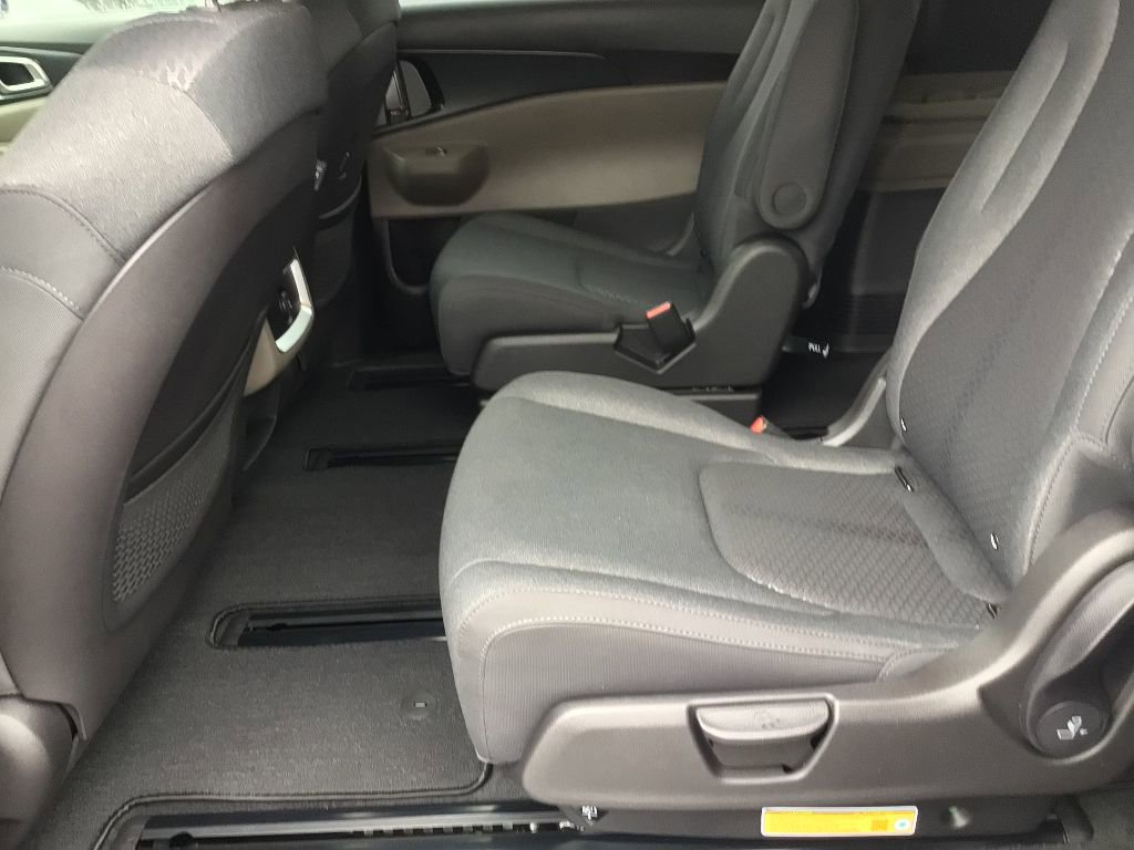 New 2026 Kia Carnival LX image 16