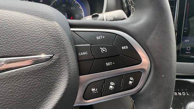 Used 2023 Chrysler Pacifica Touring-L FWD image 22
