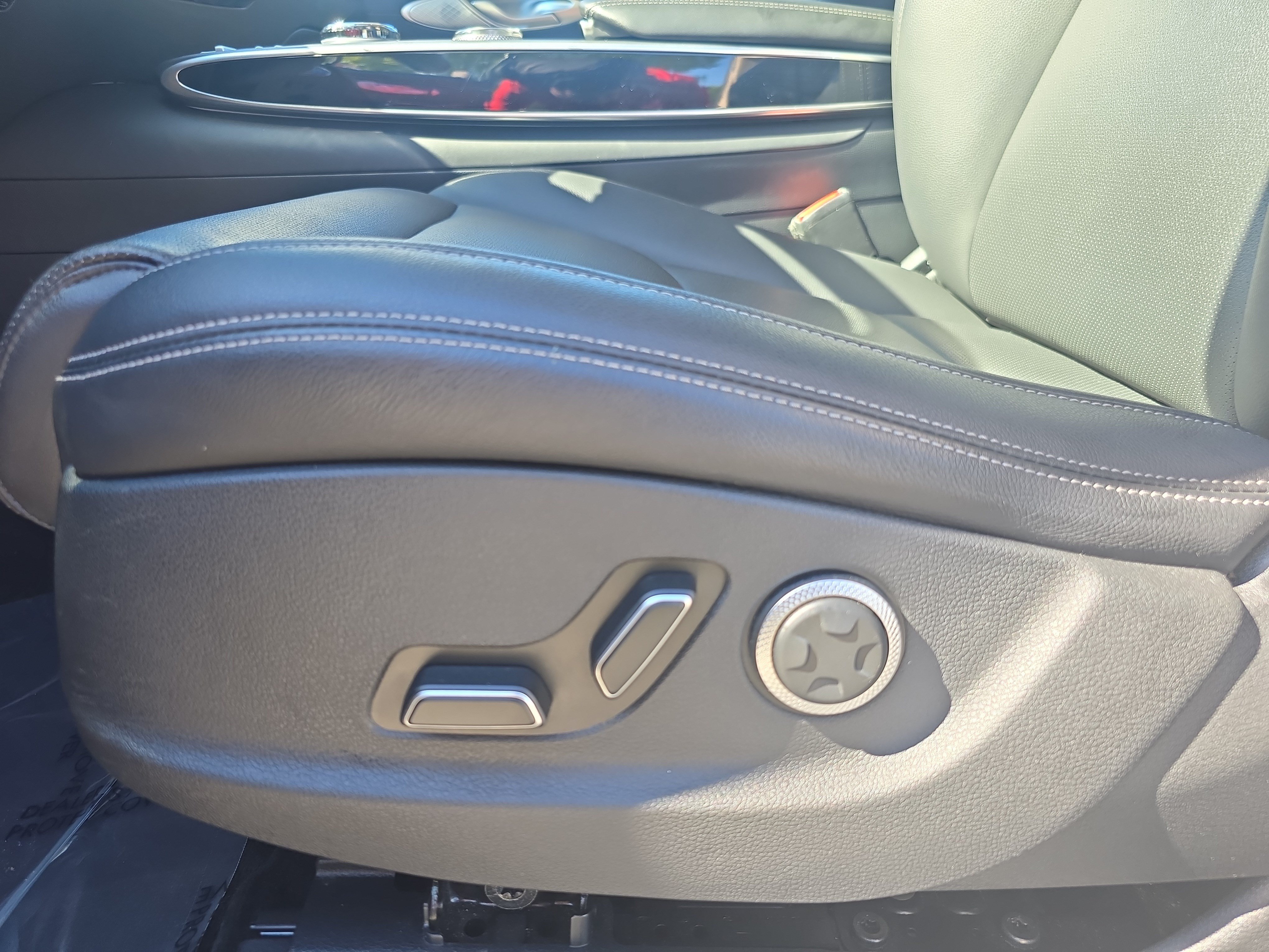 Used 2025 Genesis GV70 2.5T AWD/4WD image 29