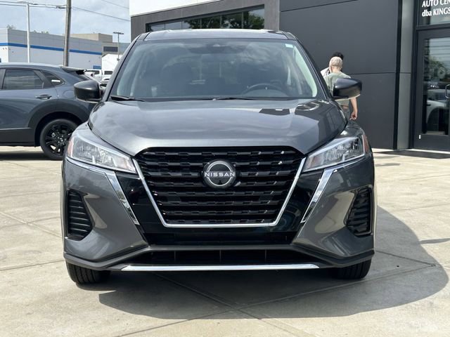 Used 2025 Nissan Kicks Play S FWD image 2