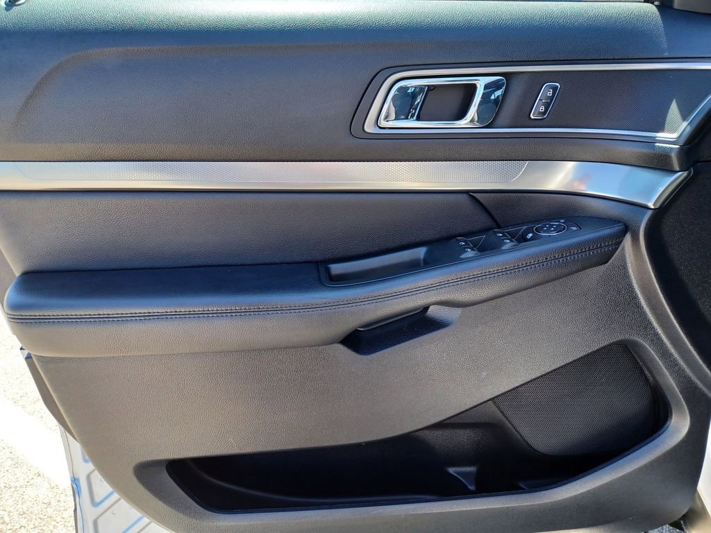 Used 2019 Ford Explorer XLT AWD/4WD image 10