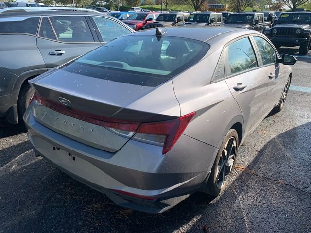 Used 2023 Hyundai Elantra SEL w/ Convenience Package image 4