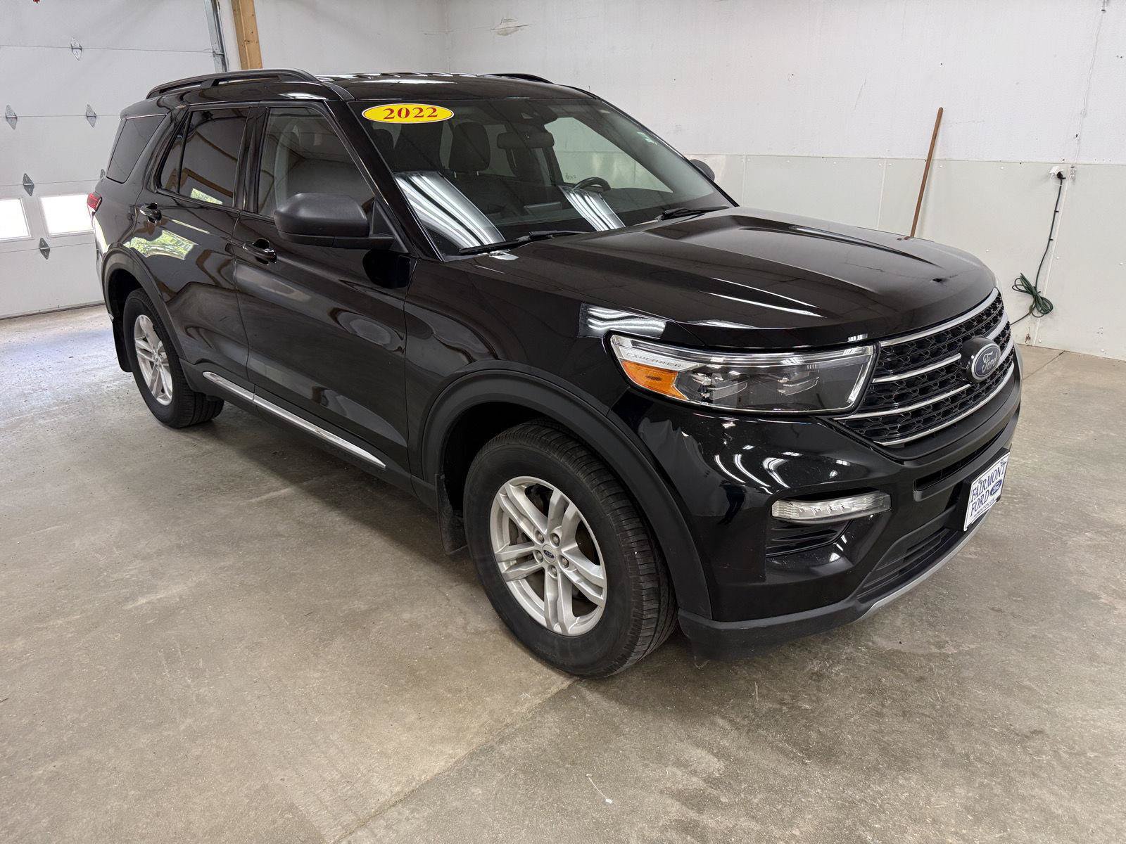 Used 2022 Ford Explorer XLT w/ Equipment Group 202A AWD/4WD image 2