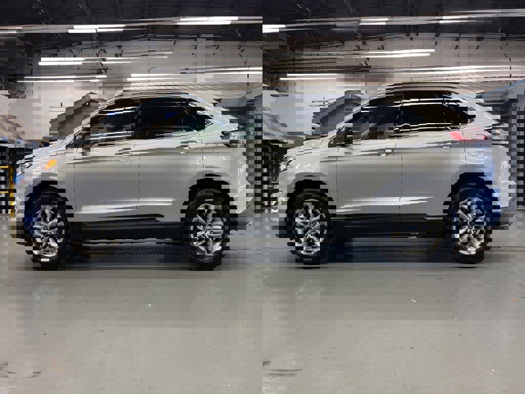 Used 2017 Ford Edge SEL w/ Equipment Group 201A image 4