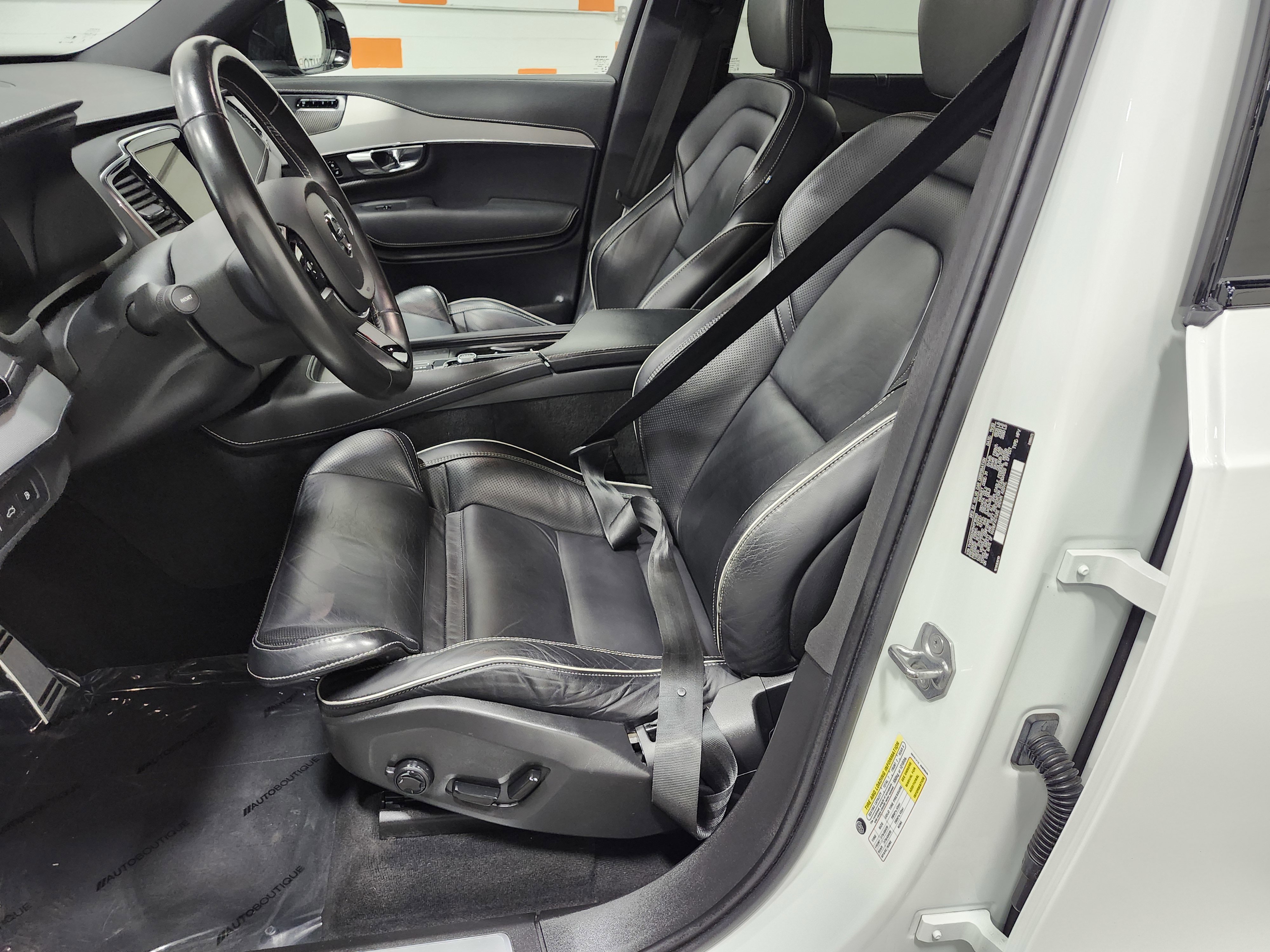 Used 2021 Volvo XC90 T8 R-Design w/ Advanced Package image 28