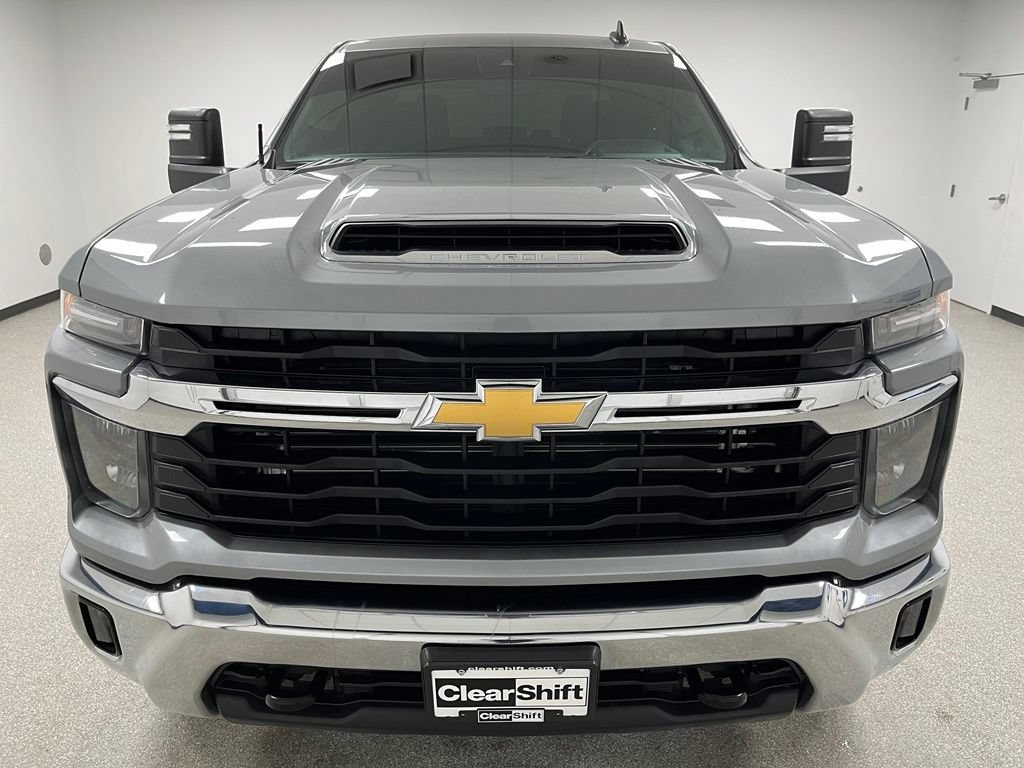 Used 2025 Chevrolet Silverado 2500 LT w/ Convenience Package AWD/4WD image 3