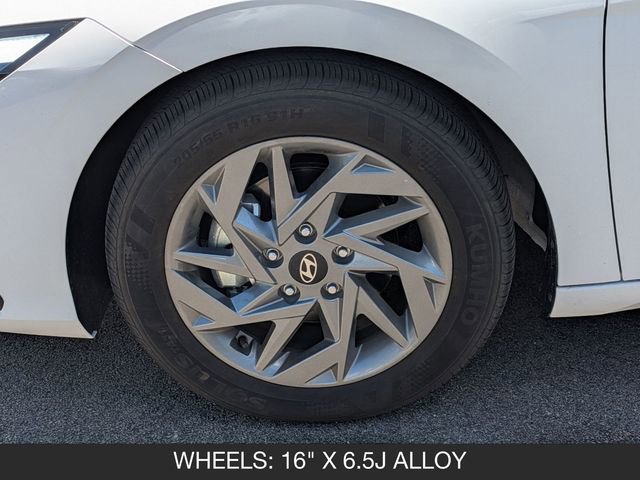 Used 2024 Hyundai Elantra SEL FWD image 29