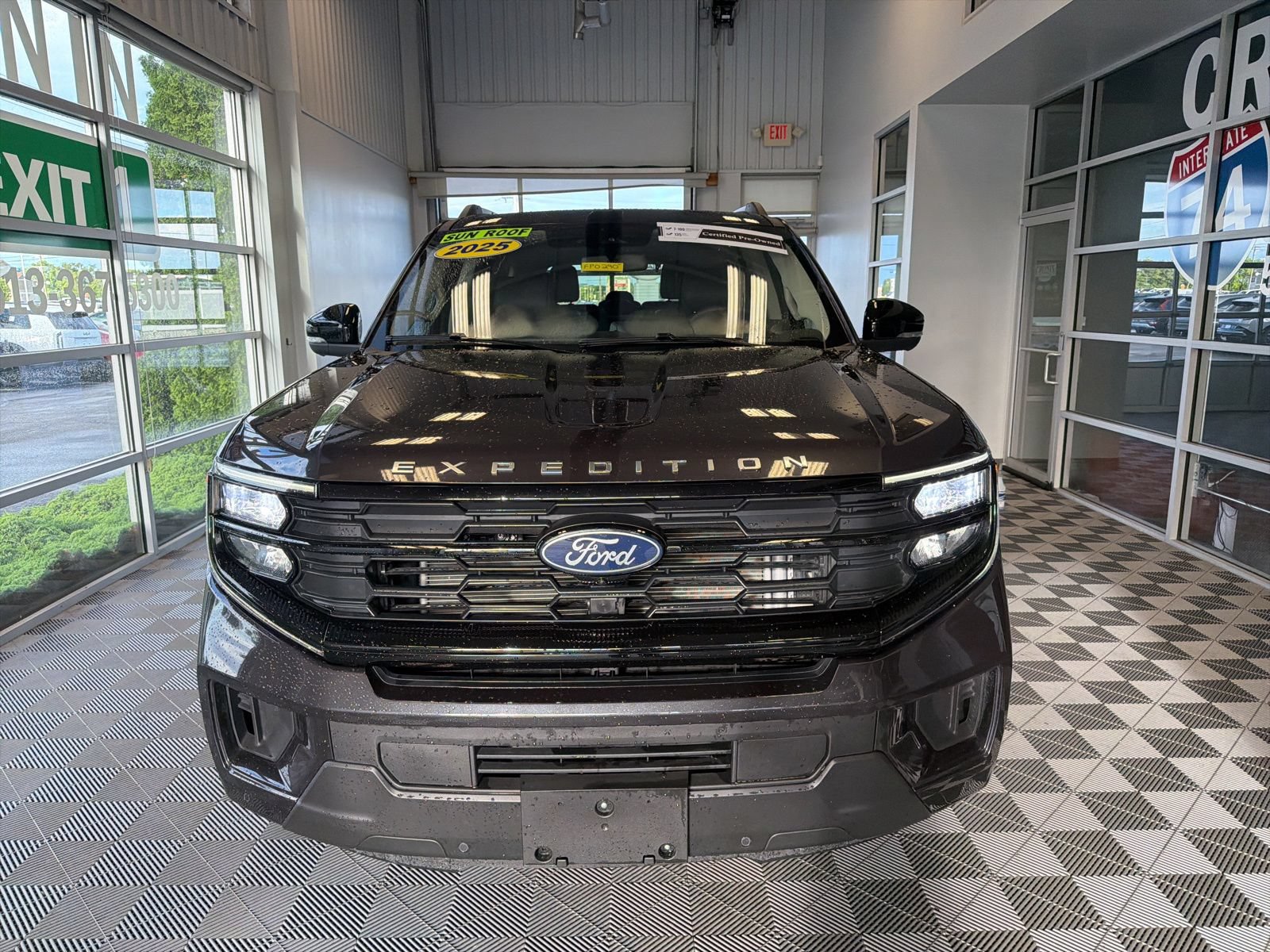 Used 2025 Ford Expedition Active AWD/4WD image 2