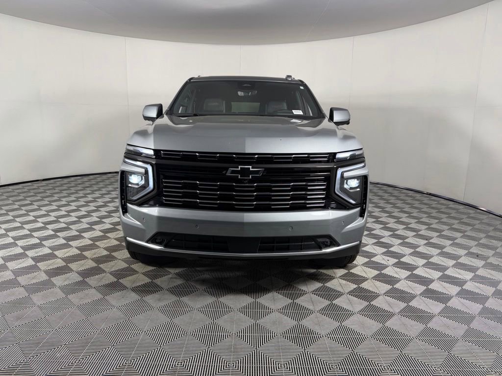 Used 2025 Chevrolet Suburban High Country AWD/4WD image 5