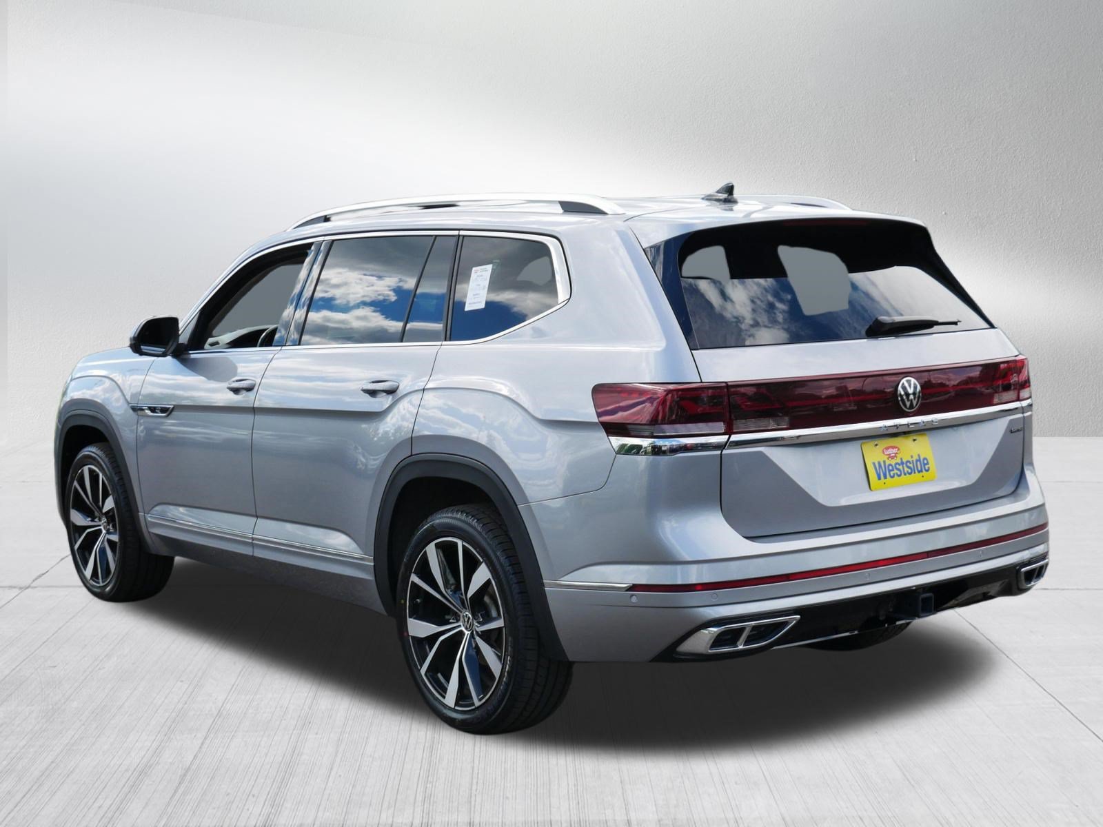 Used 2024 Volkswagen Atlas SEL Premium R-Line AWD/4WD image 5