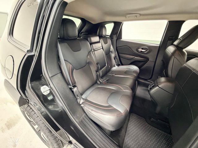 Used 2015 Jeep Cherokee Trailhawk image 28