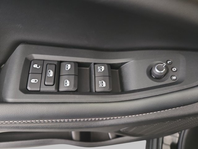 New 2025 Jeep Grand Cherokee Limited w/ Trailer Tow Package image 33