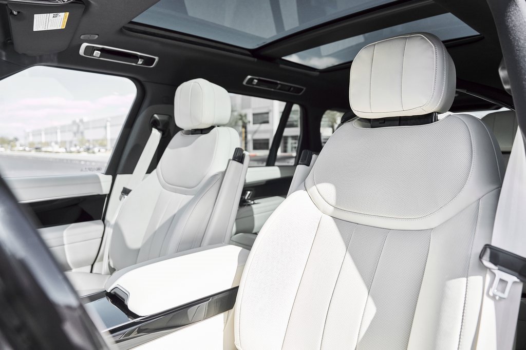 Used 2026 Land Rover Range Rover Long Wheelbase SE image 46