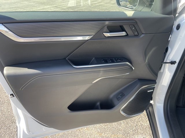 Used 2025 GMC Acadia Elevation image 9