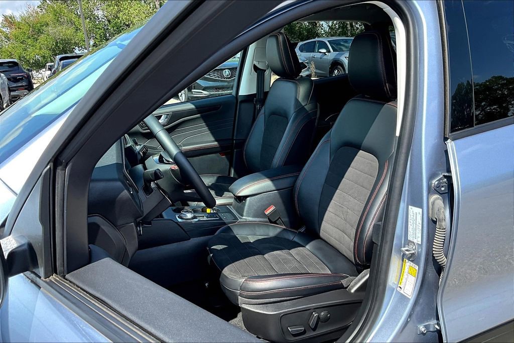 Used 2022 Ford Escape SEL w/ SEL Stealth AWD Package image 36