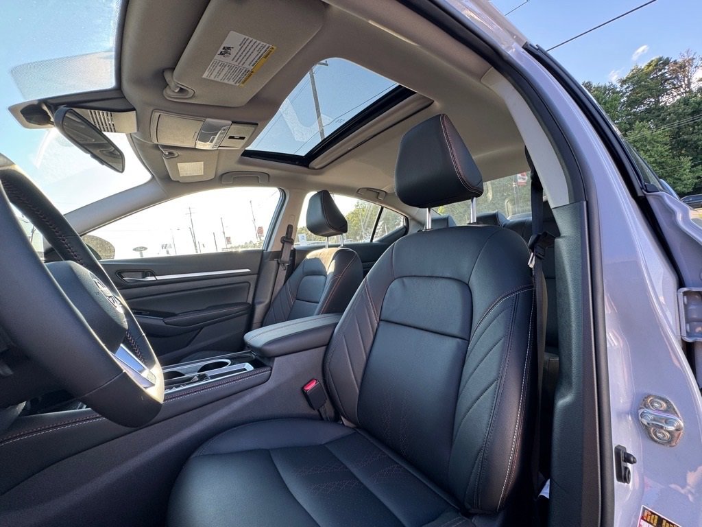 New 2025 Nissan Altima 2.5 SR w/ SR Premium Package image 15