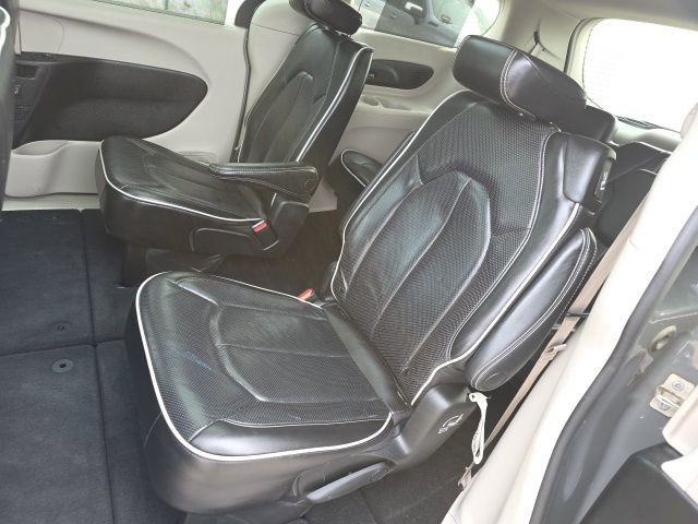 Used 2023 Chrysler Pacifica Limited FWD image 20