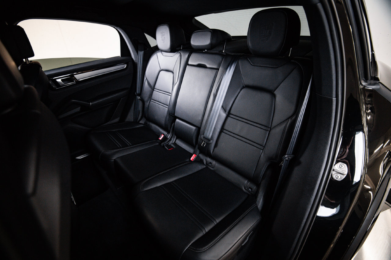 Certified 2023 Porsche Cayenne Platinum Edition AWD/4WD image 24