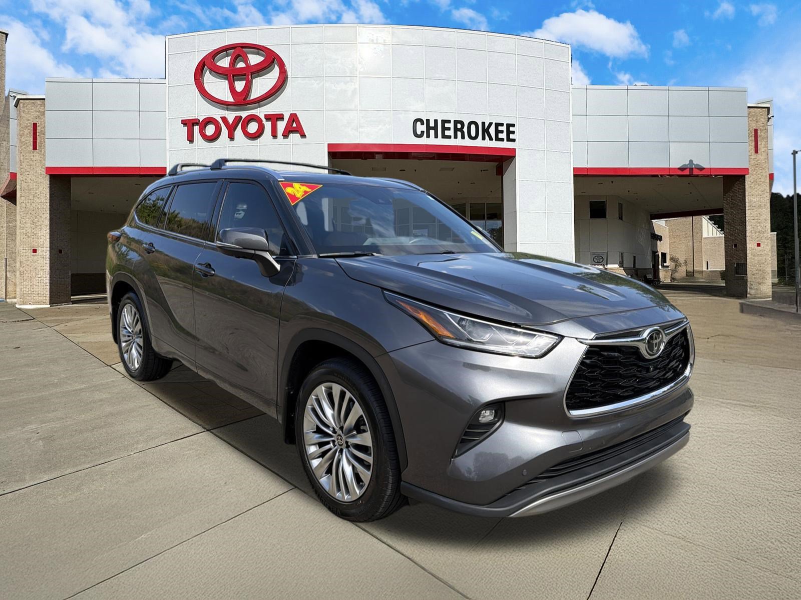Used 2024 Toyota Highlander Platinum AWD/4WD image 3