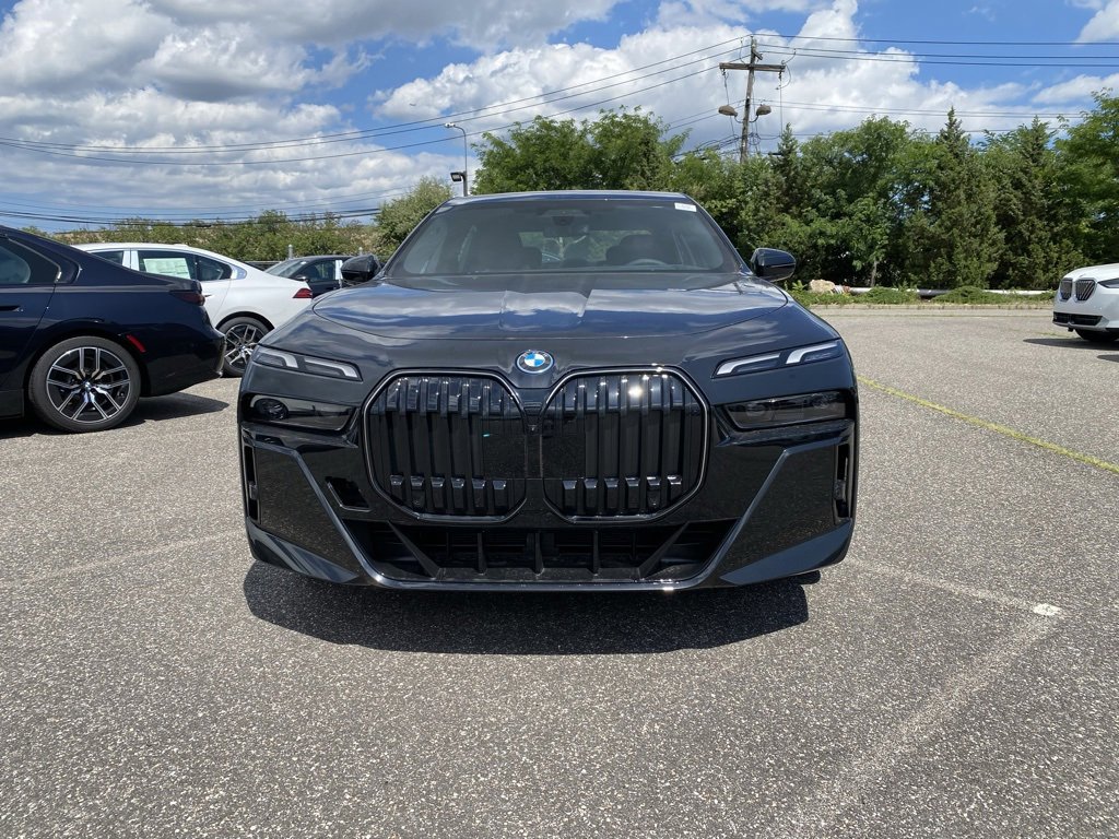 New 2025 BMW i7 xDrive60 image 2